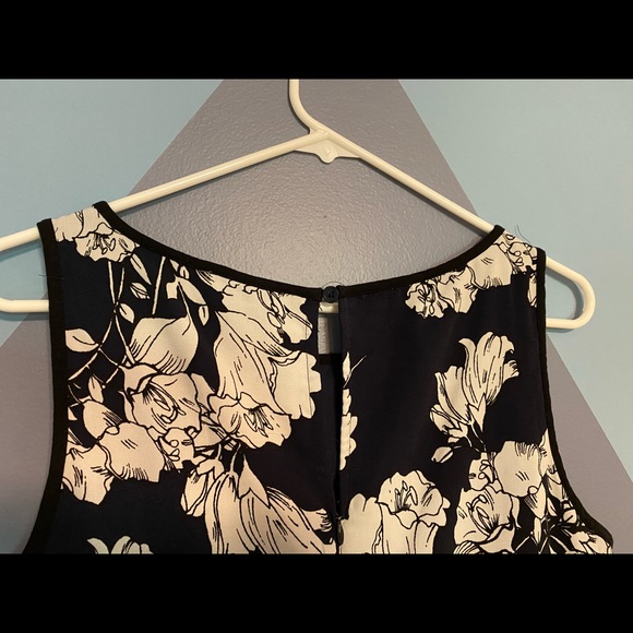 8P Ann Taylor Loft Dress, navy with floral pattern - Picture 4 of 4